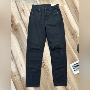 American Eagle mom straight jean. size 6 x-long high rise. NWT.
